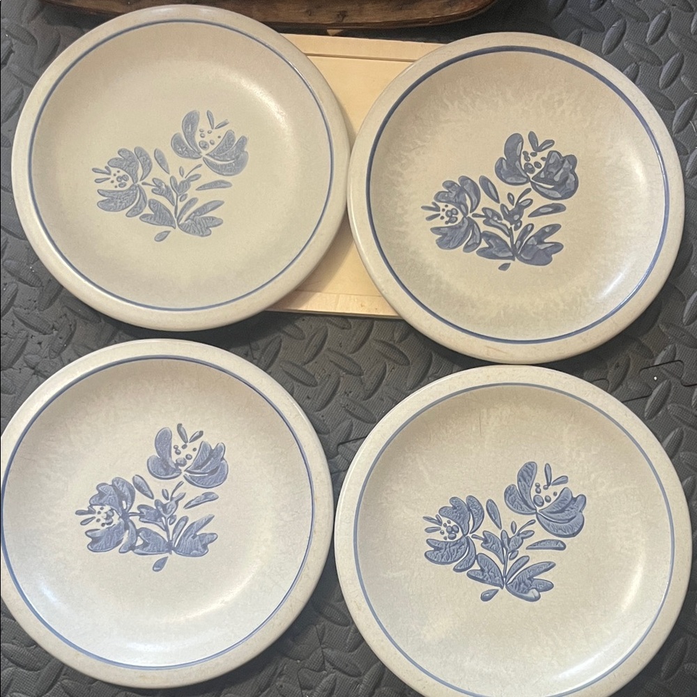 Pfaltzgraff Yorktowne Floral Blue and Cream Dinner Plates Set 6pc